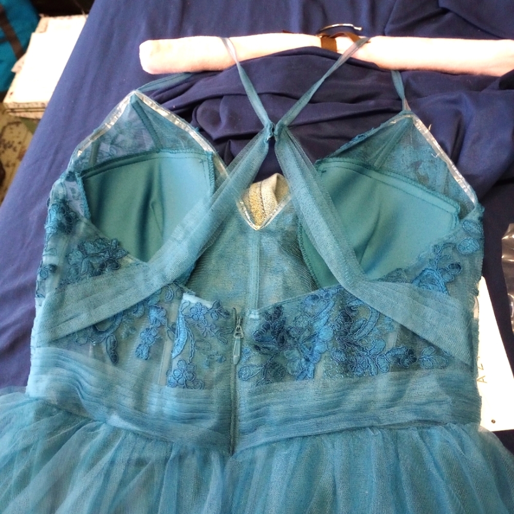 Formal Dress - Picture 3 of 6
